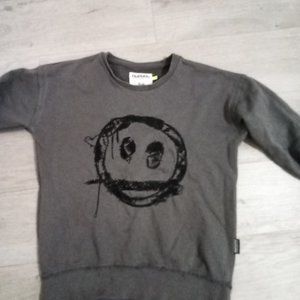 Nununu kids gray smiley sweatshirt size 8-9